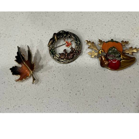 3 Fall Brooch Lapel Pins Wreath with Cat, Leaf and Cornucopia - Picture 1 of 5